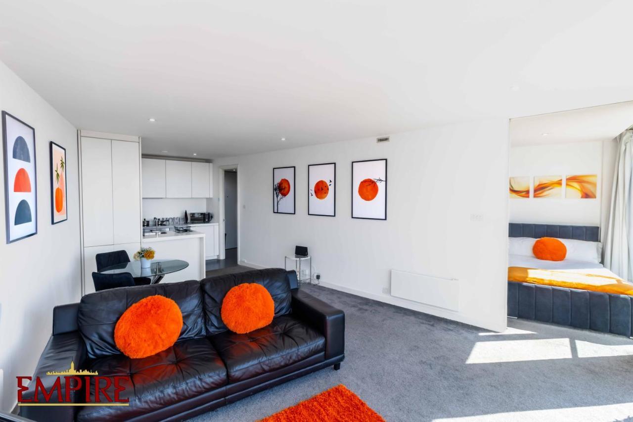 Unique One Bedroom In Centre Apartment *